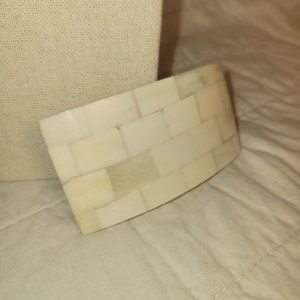 Shell hair clip